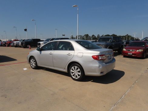 Used 2013 Toyota Corolla LE FWD image 15