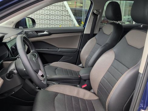 Used 2022 Volkswagen Taos SEL w/ Panoramic Sunroof Package image 11