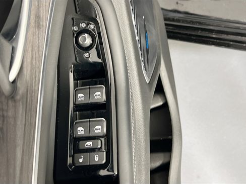 Used 2022 Jeep Grand Cherokee Overland AWD/4WD image 18