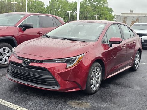 Used 2025 Toyota Corolla LE FWD image 3