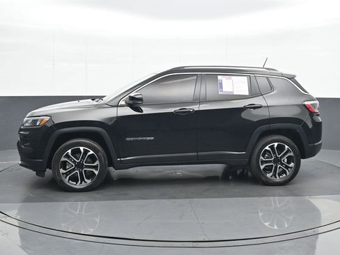 Used 2022 Jeep Compass Limited image 3