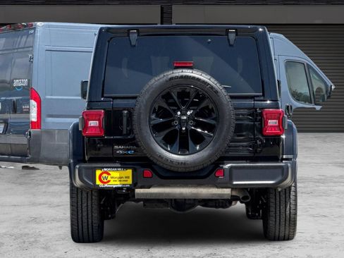 Used 2025 Jeep Wrangler Unlimited Sahara AWD/4WD image 5