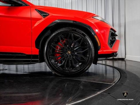 Used 2025 Lamborghini Urus SE AWD/4WD image 17