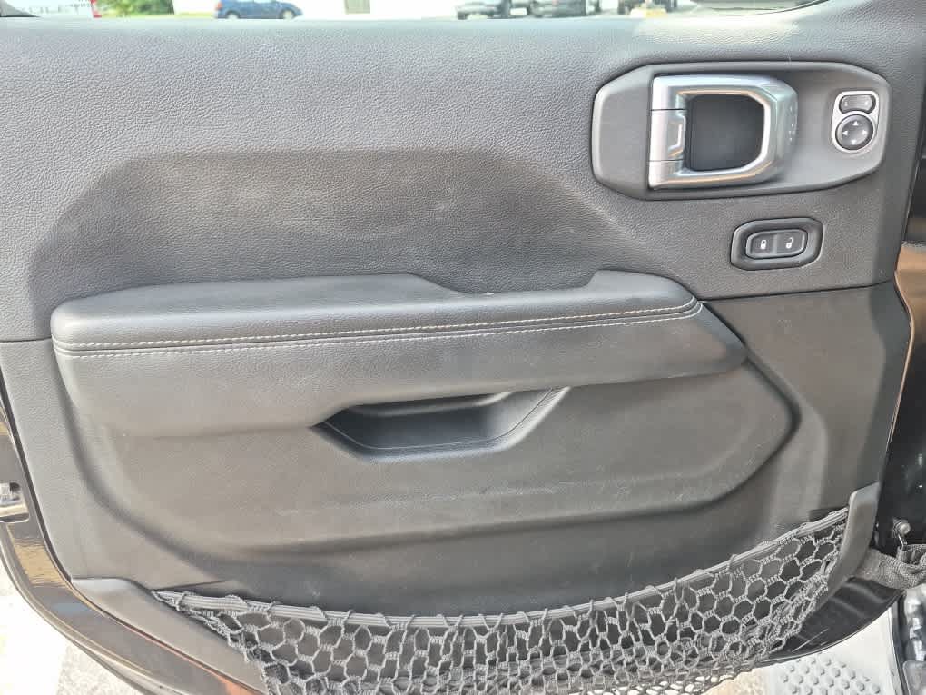 Used 2021 Jeep Wrangler Unlimited Sahara AWD/4WD image 9