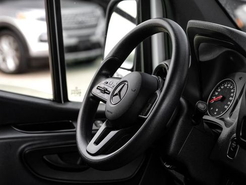 Used 2024 Mercedes-Benz Sprinter 2500 image 10
