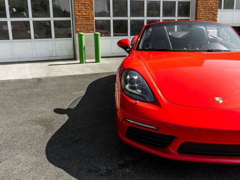 Used 2024 Porsche 718 Boxster w/ Premium Package RWD image 30