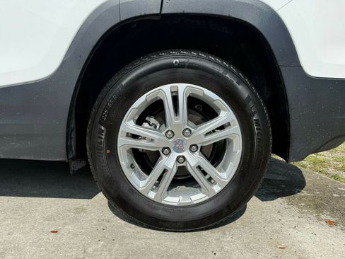 Used 2024 GMC Terrain SLE image 10
