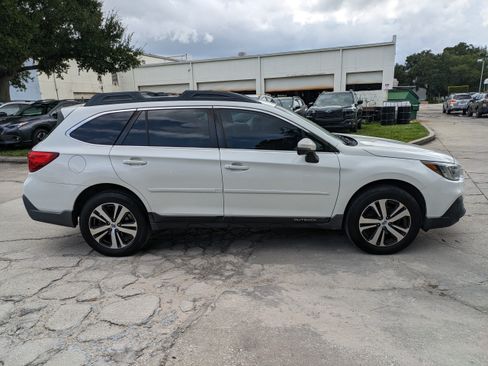 Used 2018 Subaru Outback 3.6R Limited AWD/4WD image 3