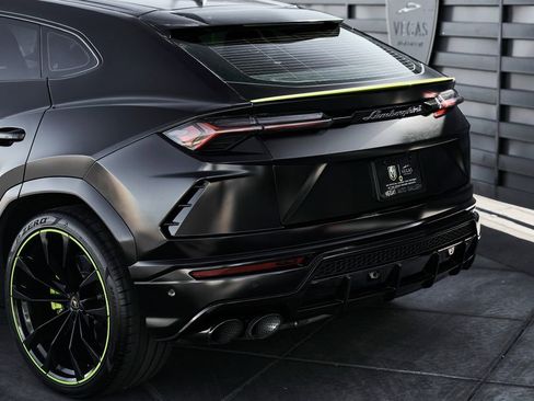 Used 2022 Lamborghini Urus AWD/4WD image 10
