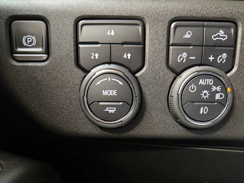 Used 2024 Chevrolet Silverado 2500 LT w/ Convenience Package image 29