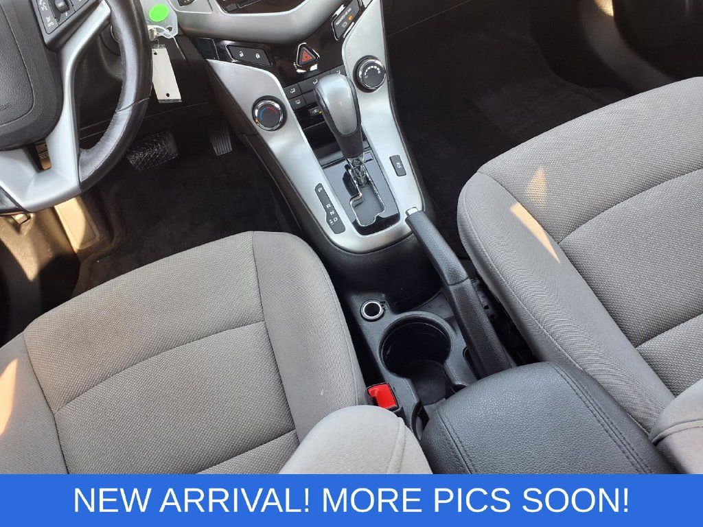Used 2014 Chevrolet Cruze LT FWD image 8