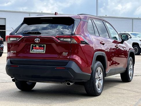 Used 2025 Toyota RAV4 XLE AWD/4WD image 4