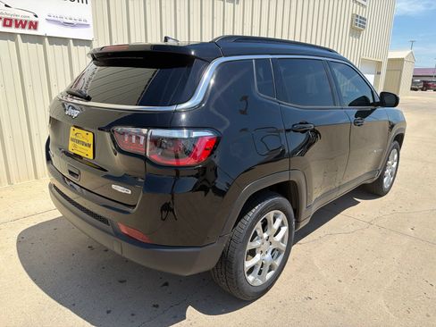 Used 2023 Jeep Compass Latitude AWD/4WD image 7