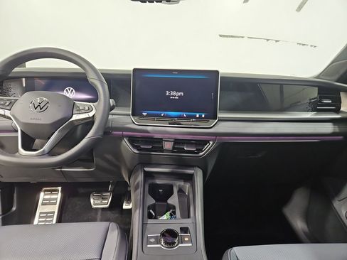 New 2026 Volkswagen Tiguan SE R-Line AWD/4WD image 17