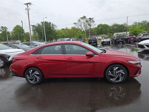 New 2025 Hyundai Elantra SEL image 5