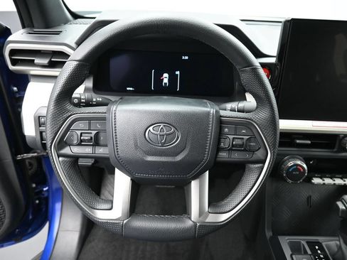 Certified 2024 Toyota Tacoma TRD Off-Road AWD/4WD image 15