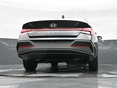 Certified 2025 Hyundai Elantra SEL FWD image 37