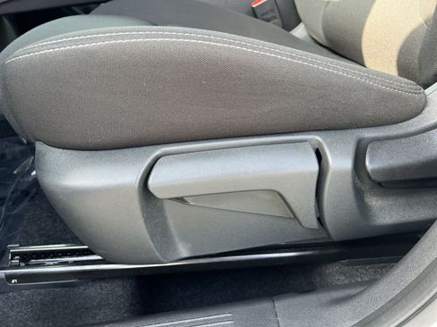 Used 2023 Nissan Rogue S AWD/4WD image 14