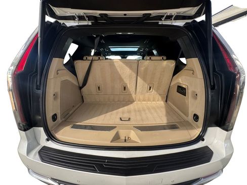 Used 2022 Cadillac Escalade Premium Luxury w/ Performance Package image 19