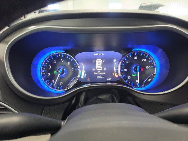 Used 2024 Chrysler Pacifica Touring-L FWD image 12