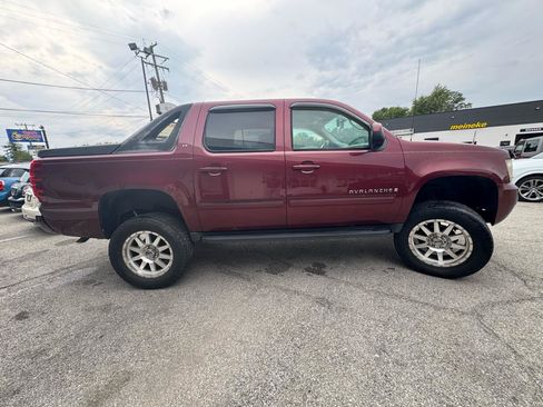 Used 2009 Chevrolet Avalanche LT w/ Convenience Package #1 AWD/4WD image 10
