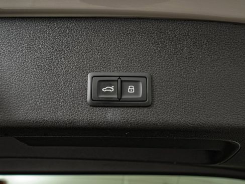 Used 2021 Audi e-tron Premium w/ Convenience Plus Package AWD/4WD image 37