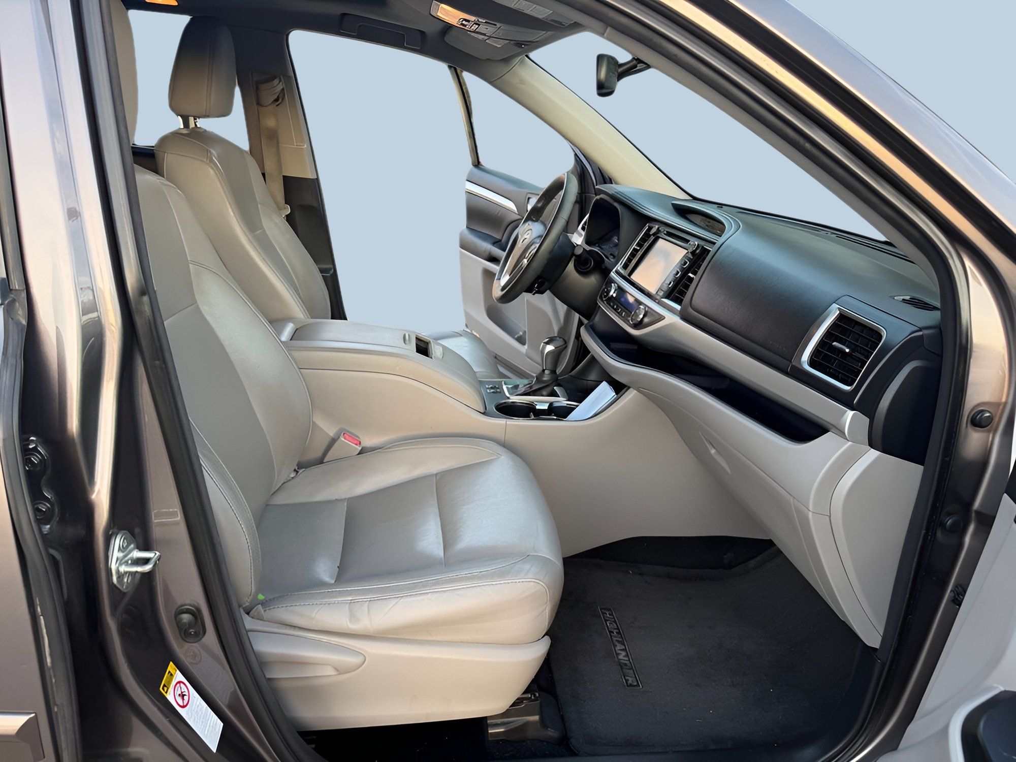 Used 2015 Toyota Highlander XLE FWD image 9