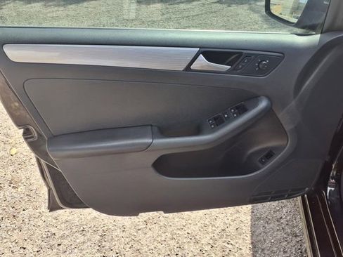 Used 2017 Volkswagen Jetta S image 14