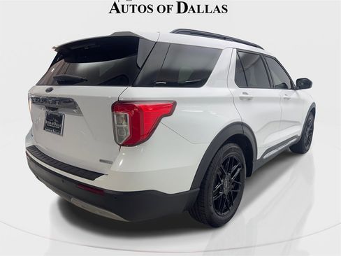 Used 2020 Ford Explorer XLT w/ Equipment Group 202A image 6