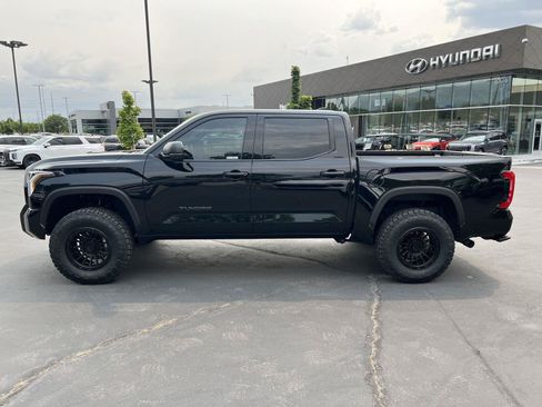 Used 2025 Toyota Tundra SR5 AWD/4WD image 12