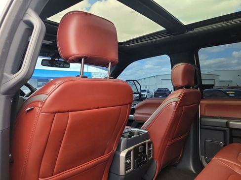 Used 2022 Ford F350 Platinum w/ FX4 Off-Road Package image 10