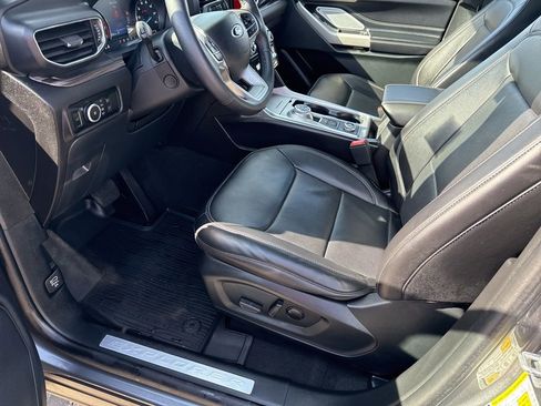 Used 2024 Ford Explorer Limited w/ Limited Technology Package image 18