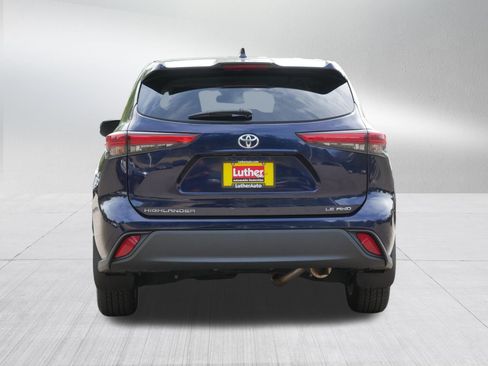 Used 2020 Toyota Highlander LE AWD/4WD image 6