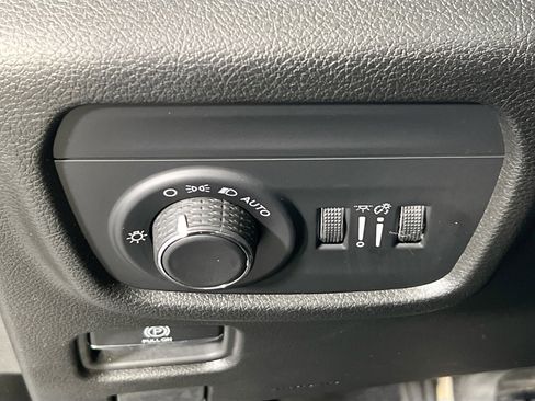 Used 2023 Jeep Grand Cherokee Altitude AWD/4WD image 10