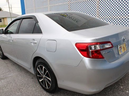 Used 2013 Toyota Camry L image 8