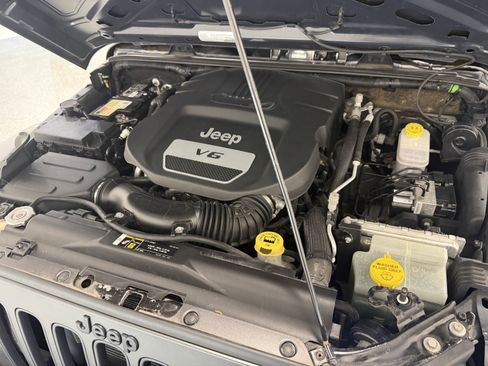 Used 2018 Jeep Wrangler Unlimited Sport AWD/4WD image 32