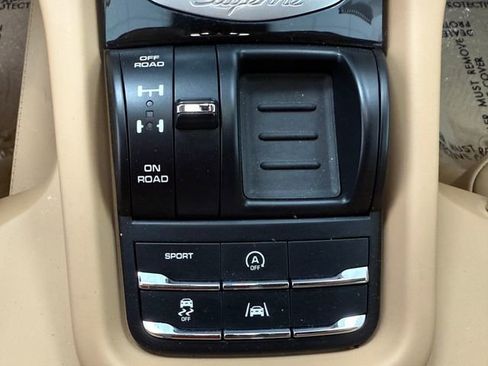 Used 2017 Porsche Cayenne w/ Premium Plus Package image 12