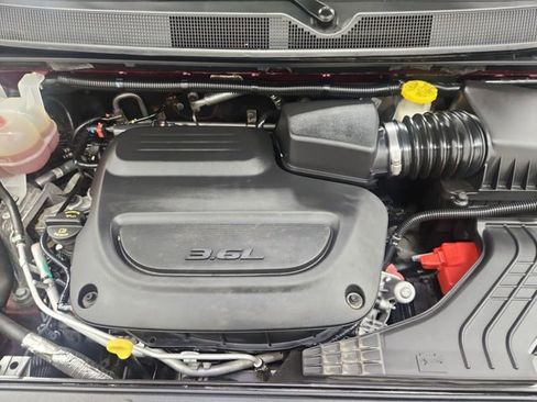 Used 2020 Chrysler Pacifica Touring-L Plus w/ Tire & Wheel Group image 18