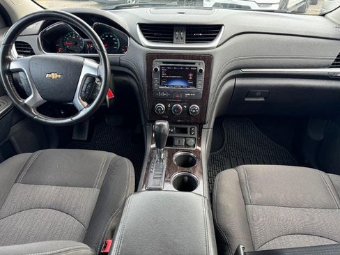 Used 2017 Chevrolet Traverse LT w/ Style and Technology Package FWD image 15