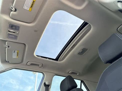 Certified 2023 Hyundai Venue SEL image 16