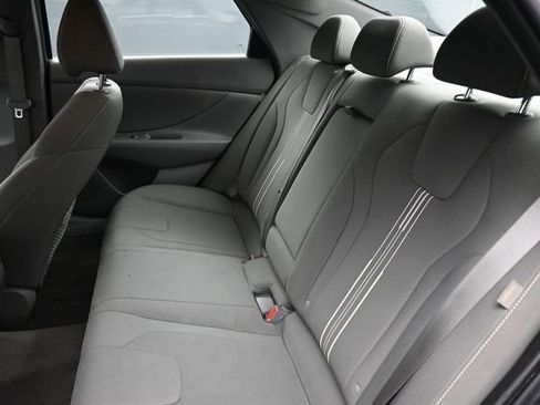 Used 2025 Hyundai Elantra SEL FWD image 18