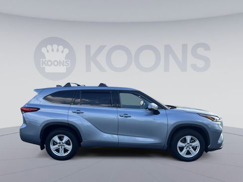 Used 2022 Toyota Highlander LE image 17