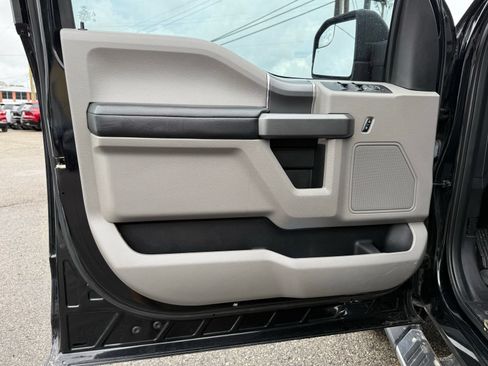 Used 2016 Ford F150 XLT w/ Equipment Group 302A Luxury AWD/4WD image 13
