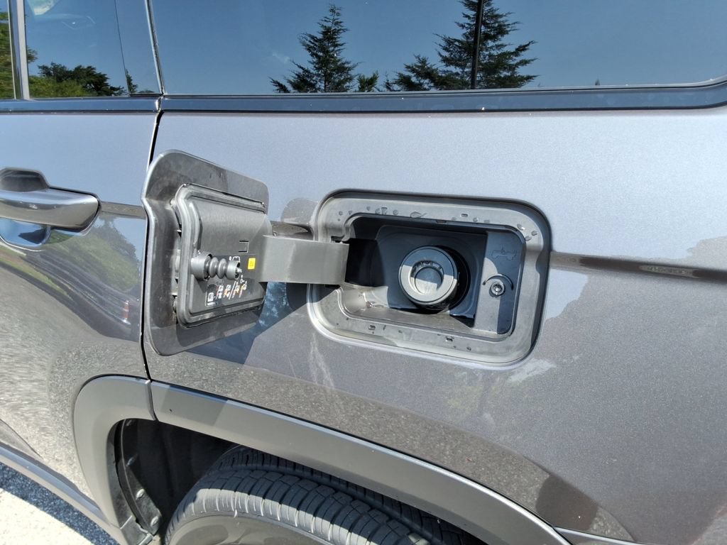 Used 2025 Jeep Grand Cherokee L Altitude RWD image 12