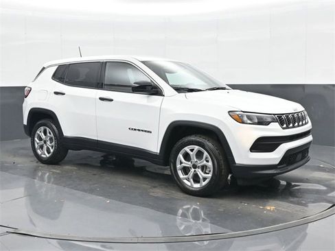 Used 2025 Jeep Compass Sport image 6