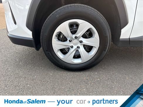 Used 2024 Toyota RAV4 LE AWD/4WD image 8