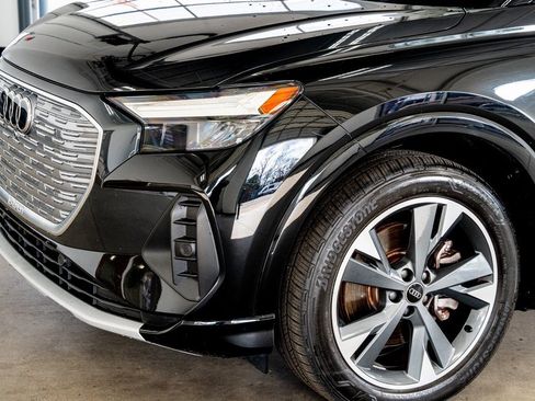 Used 2022 Audi Q4 e-tron Premium Plus image 12