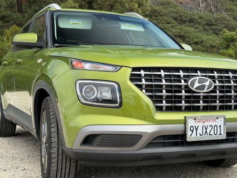 Used 2021 Hyundai Venue SEL image 4