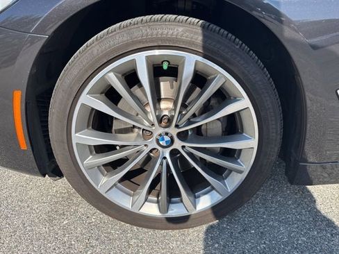 Used 2022 BMW 530i w/ M Sport Package image 8