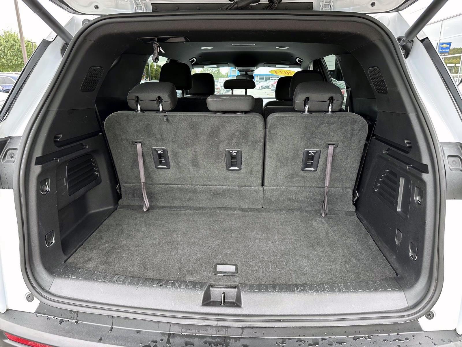 Used 2024 Chevrolet Traverse LS AWD/4WD image 7